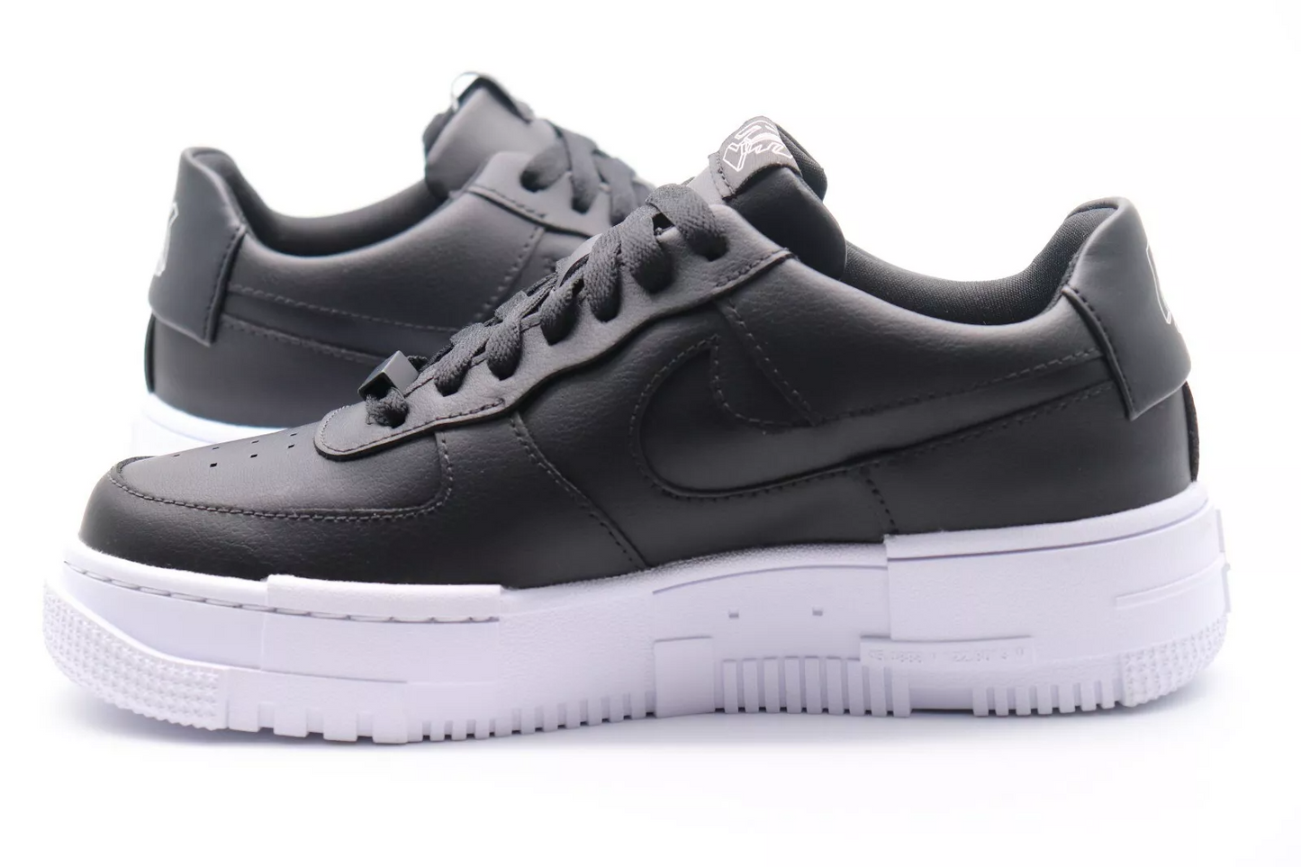 Air Force 1 Low pixel black