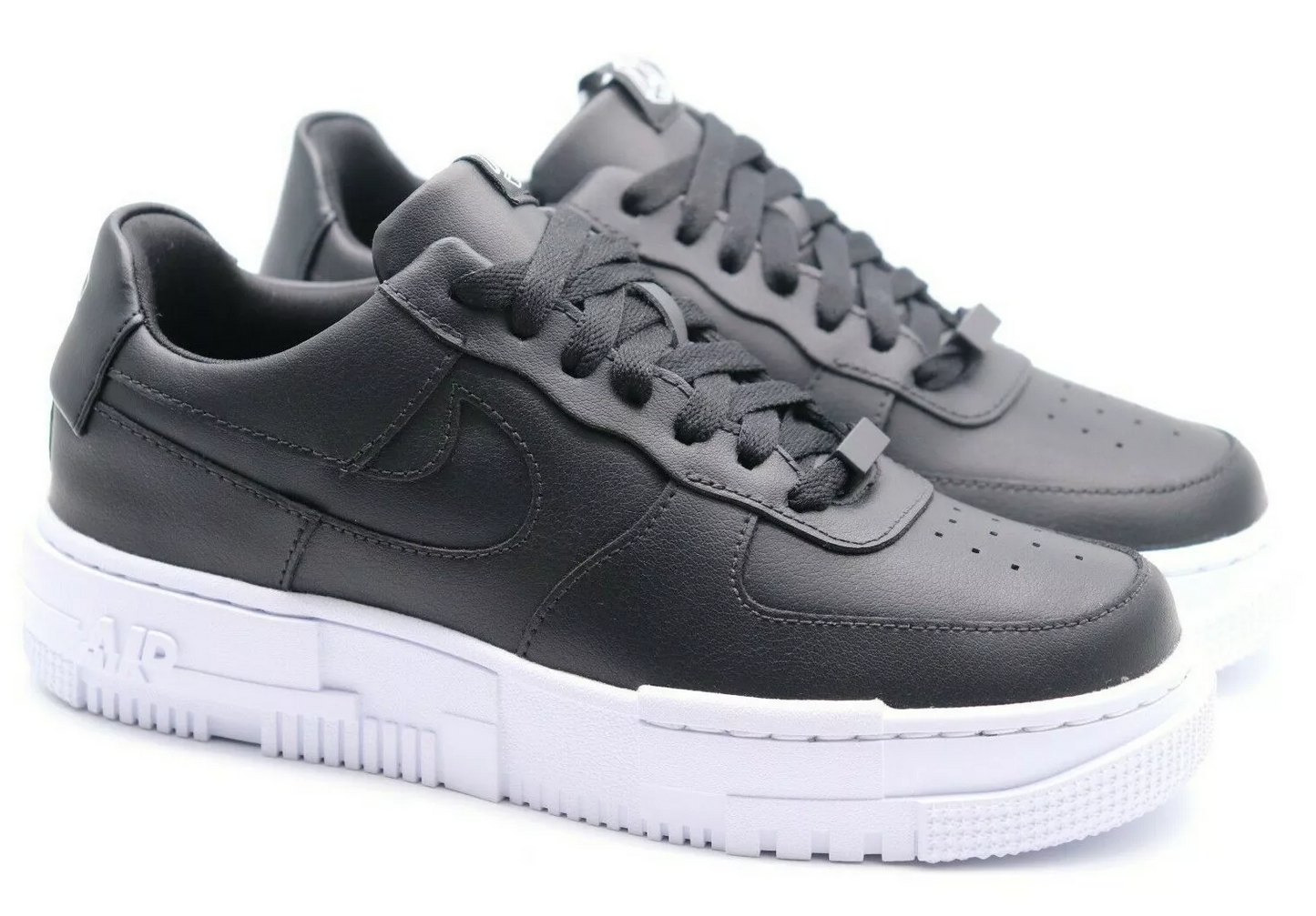 Air Force 1 Low pixel black